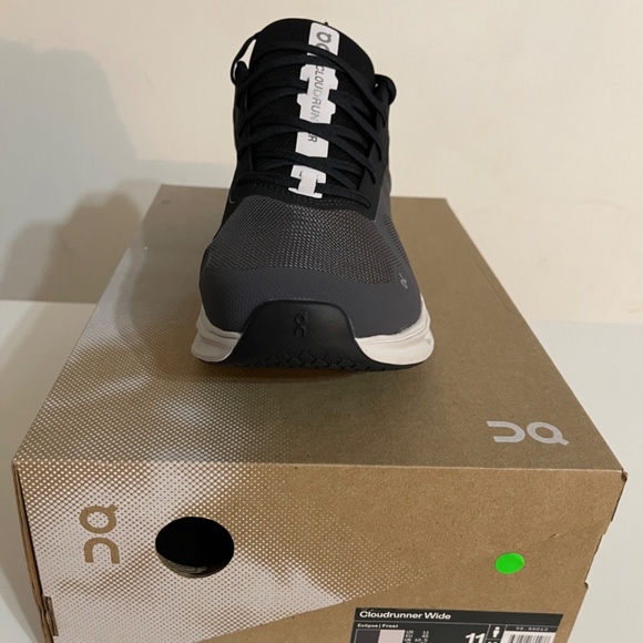 New On cloud Running Sneakers - Picture 2 of 3